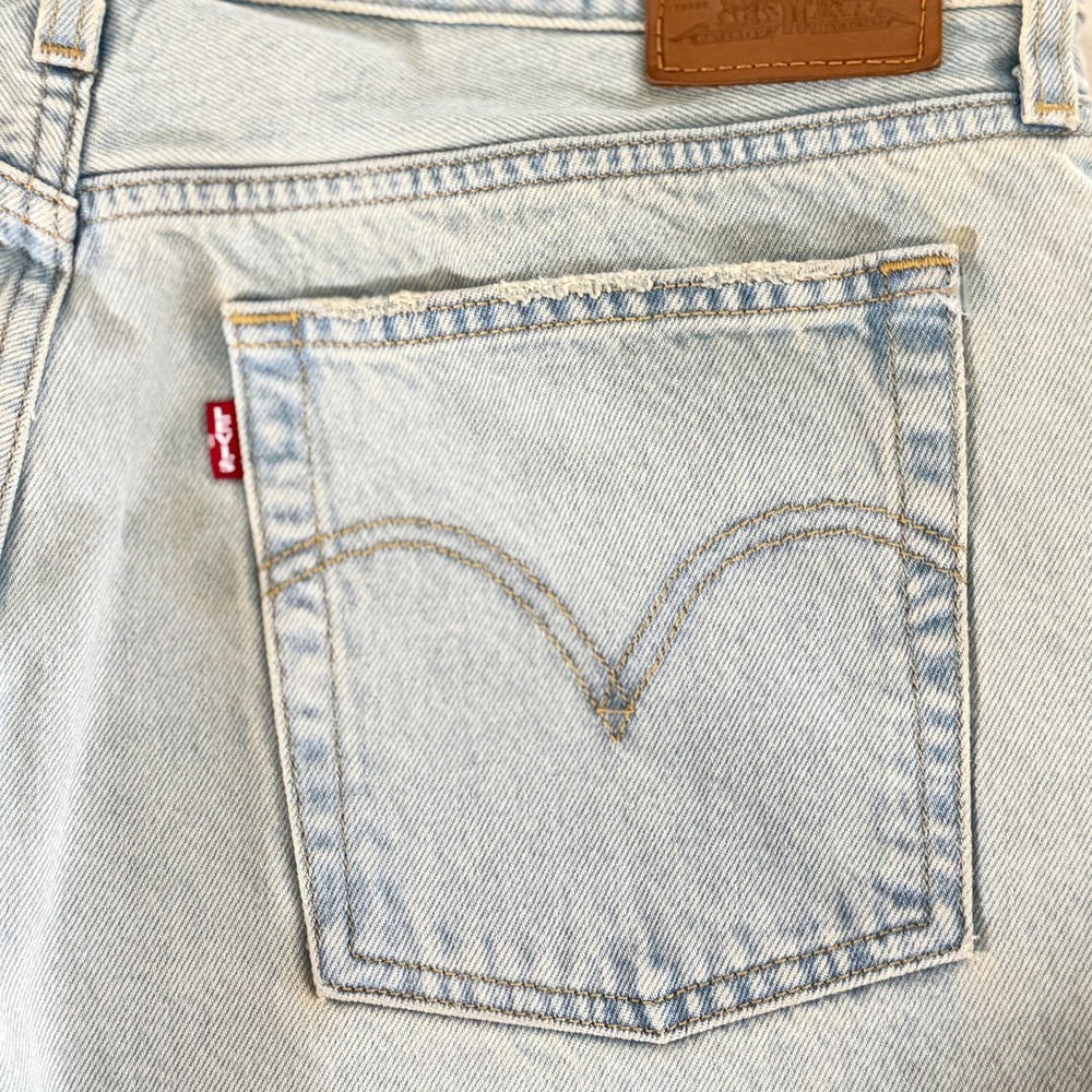 Levis Premium Wedgie Straight Distressed Light Wash Jeans 32x28 34964-0121 - Picture 7 of 16